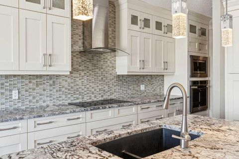 152 Evansborough Way NW Calgary AB T3P 0M5