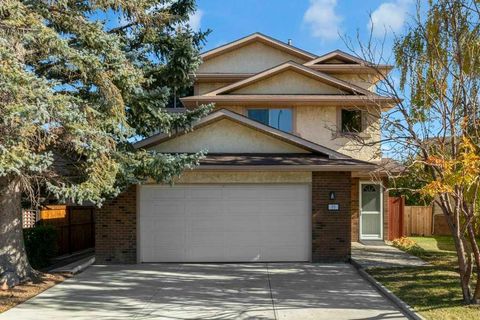 Photo of 88 Bermondsey Crescent NW, Calgary, AB T3K 1W2 (MLS # A2264269) Photo of 88 Bermondsey Crescent NW, Calgary, AB T3K 1W2 (MLS # A2264269)