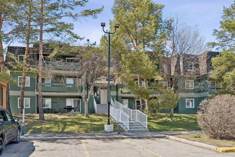 Photo of 315 Southampton Drive SW #3202, Calgary, AB T2W 2T6 (MLS # A2305066)