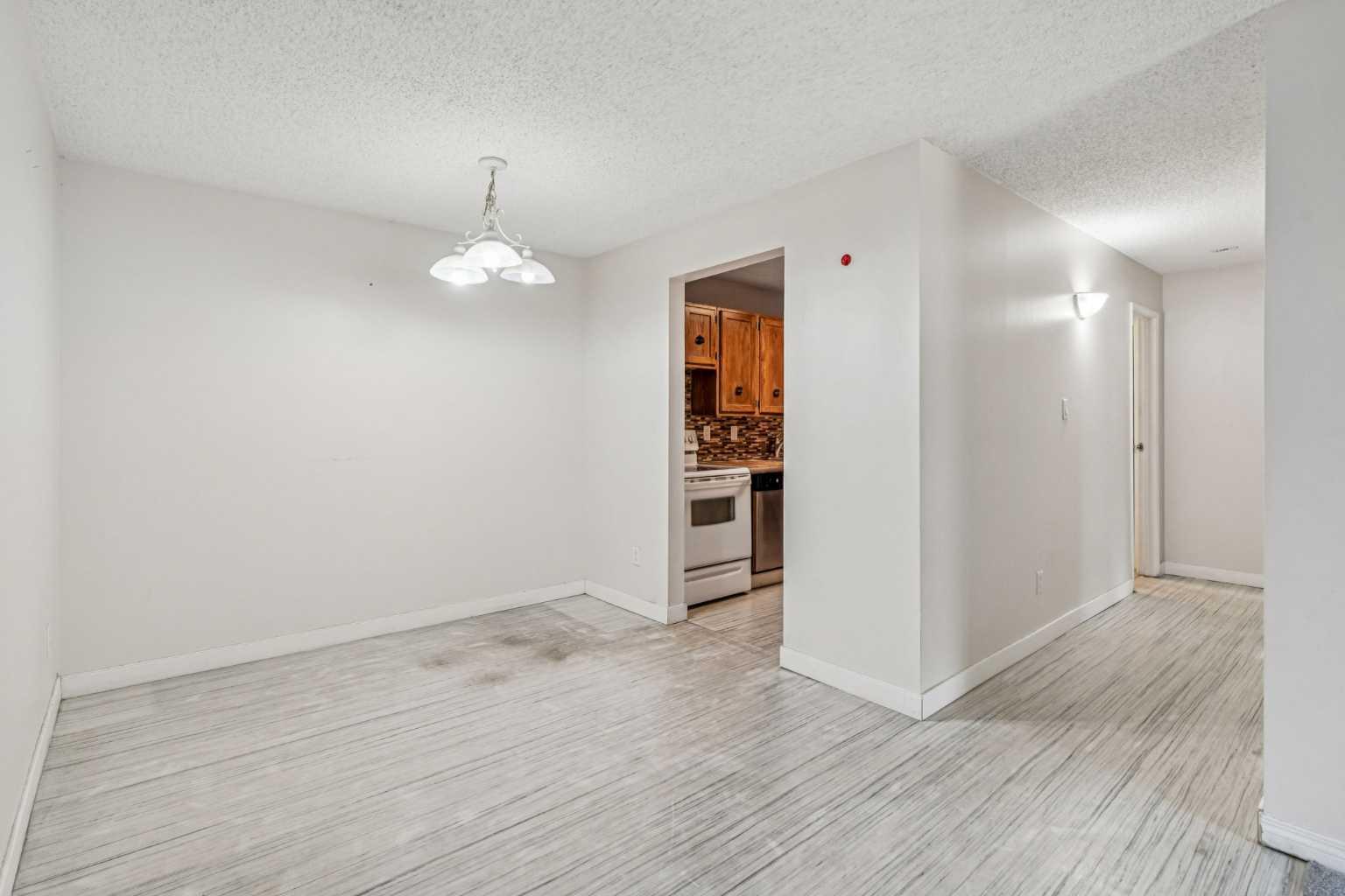 315 Southampton Drive SW 3202