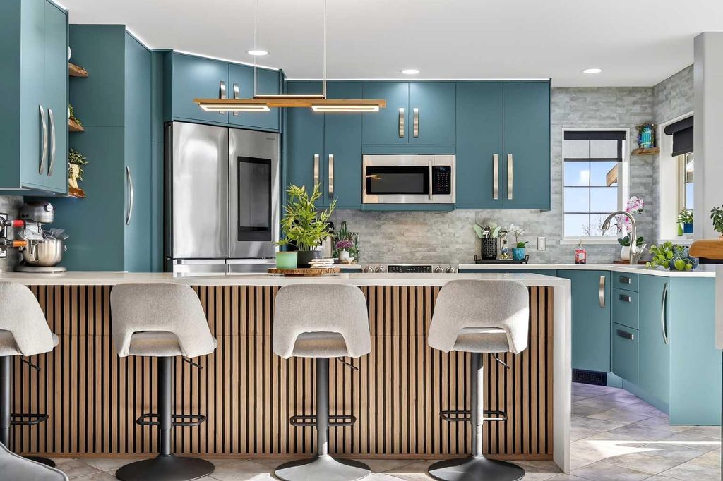 Photo of 61 Somerset Crescent SW, Calgary, AB T2Y 3V8 (MLS # A2287399)