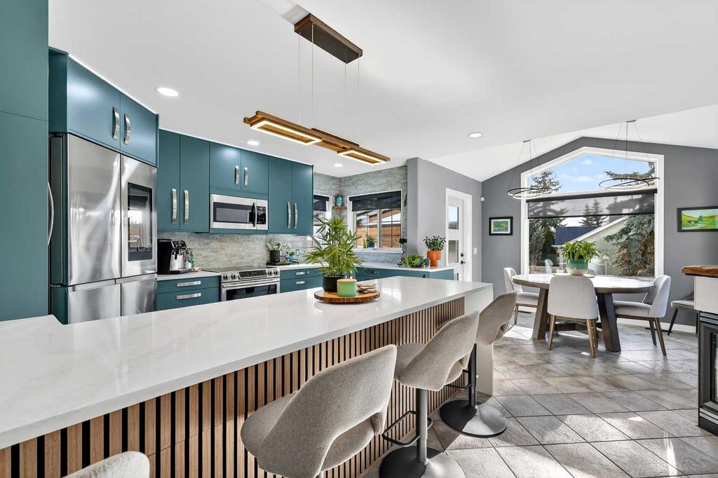 Photo of 61 Somerset Crescent SW, Calgary, AB T2Y 3V8 (MLS # A2287399)