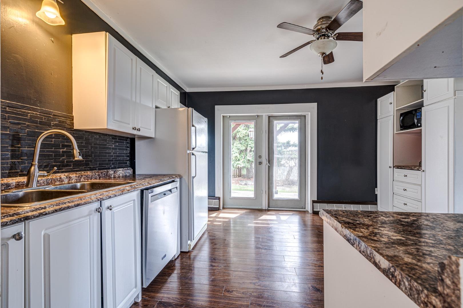 302 Railway Avenue E