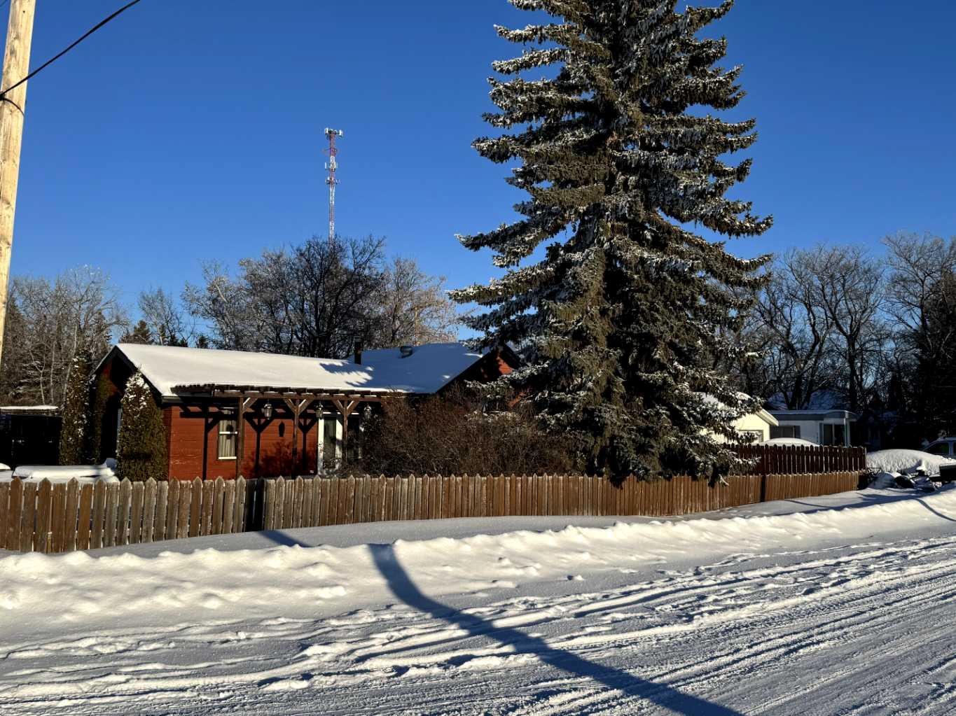 302 Railway Avenue E