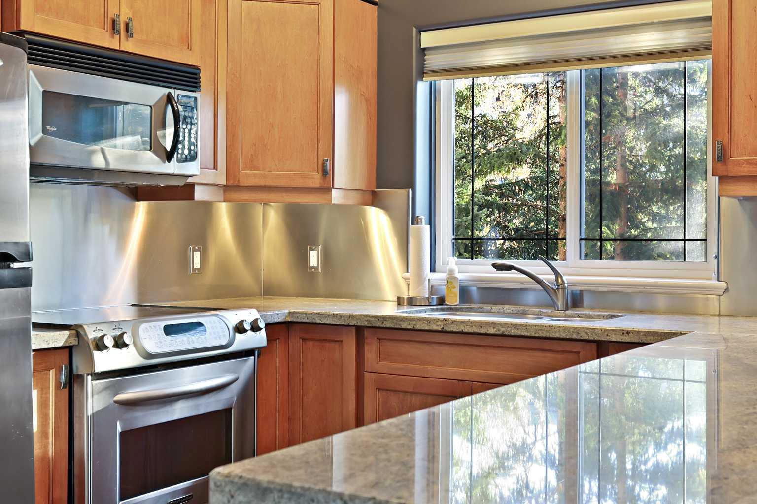 10 Discovery Ridge Close SW 332