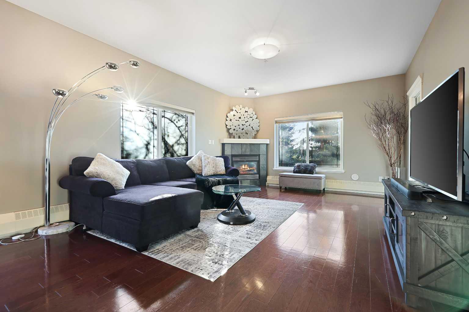 10 Discovery Ridge Close SW 332