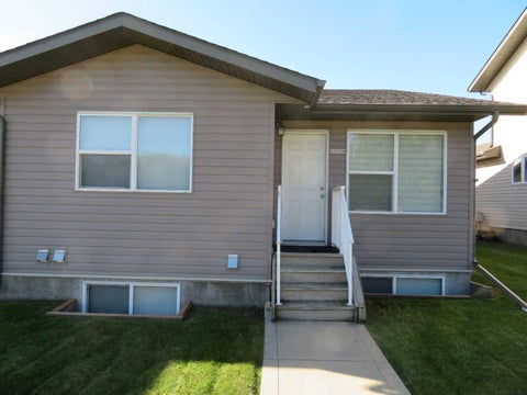 Photo of 5311 57 Avenue #3, Ponoka, AB T4J 0B1 (MLS # A2342057)