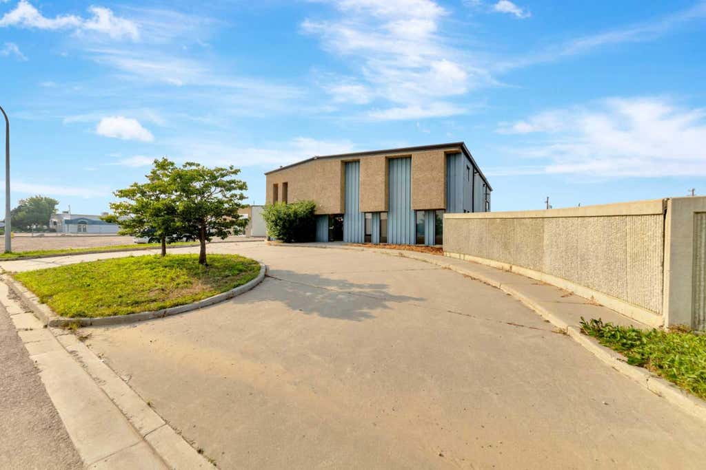 Photo of 5106 63 Street, Lloydminster, AB T9V 2E6 (MLS # A2331182)
