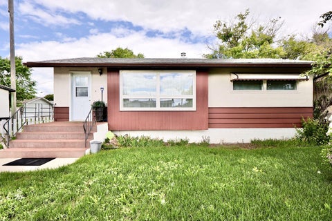 Photo of 422 3 Avenue E, Oyen, AB T0J 2J0 (MLS # A2328227)