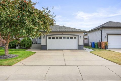 Photo of 240 Cove Road, Chestermere, AB T1X 1E3 (MLS # A2262017) Photo of 240 Cove Road, Chestermere, AB T1X 1E3 (MLS # A2262017)