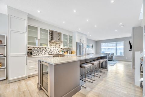 418 13 Avenue NE Calgary AB T2E 1C2