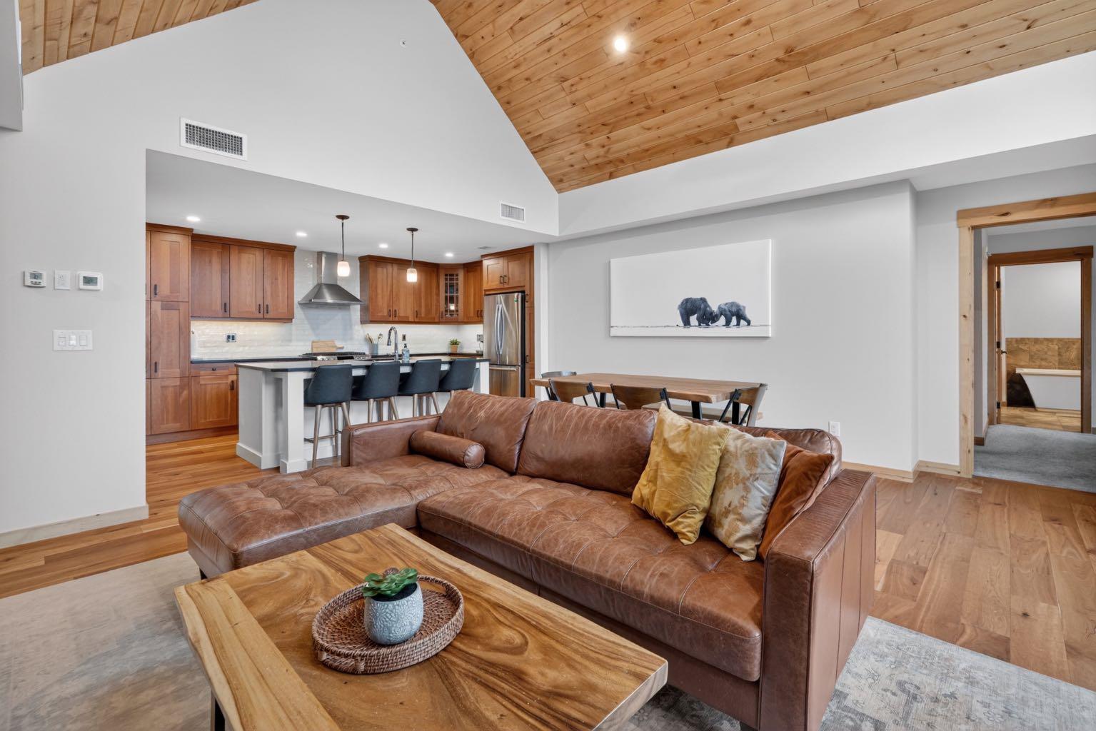 707 Spring Creek Drive 407