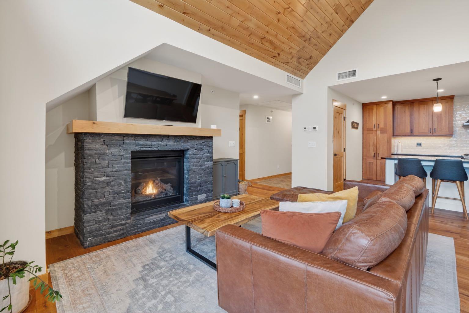707 Spring Creek Drive 407