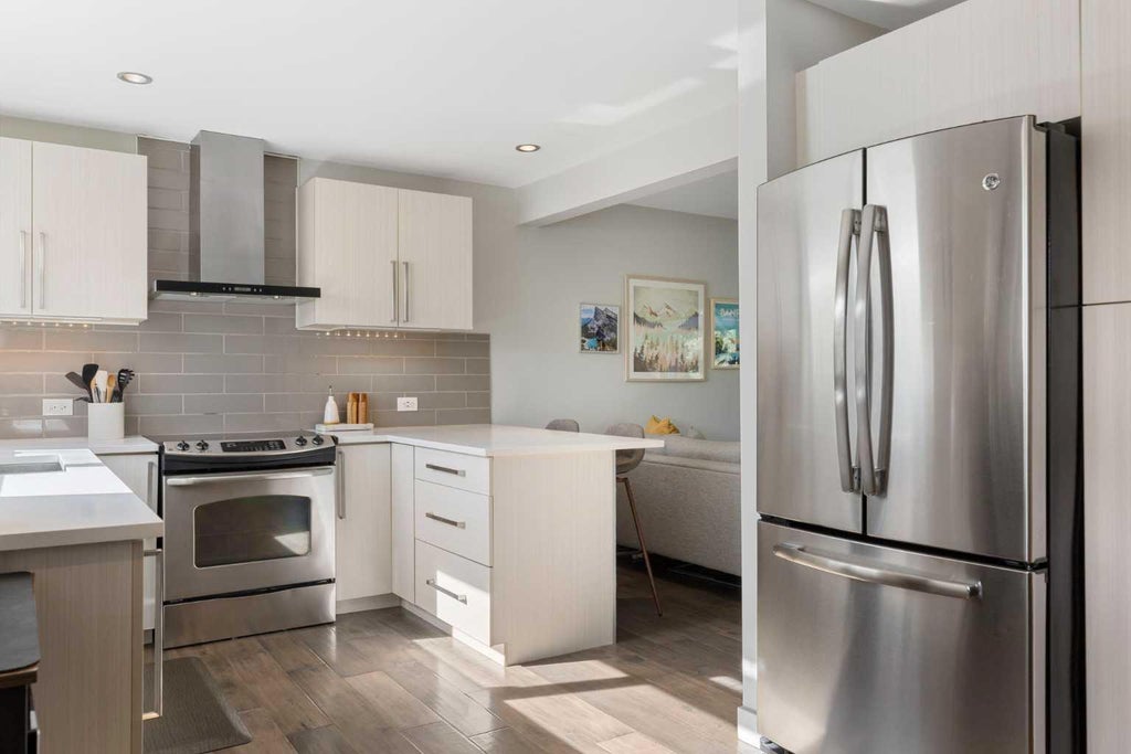 Photo of 364 Killarney Glen Court SW, Calgary, AB T3E 7H4 (MLS # A2348636)