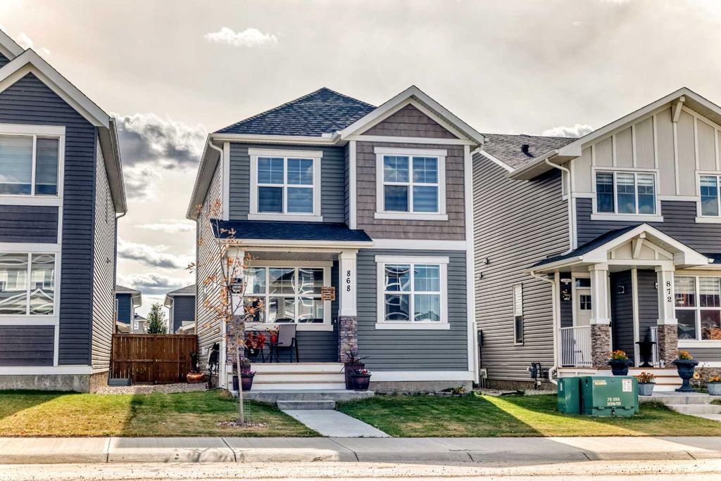 Photo of 868 WEST LAKEVIEW Drive, Chestermere, AB T1X 1Z5 (MLS # A2261148)