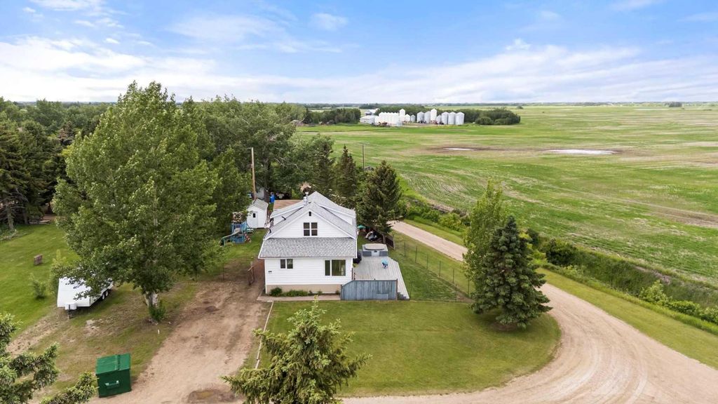 Photo of 417 Hanson Street, Bawlf, AB T0B 0J0 (MLS # A2323378)