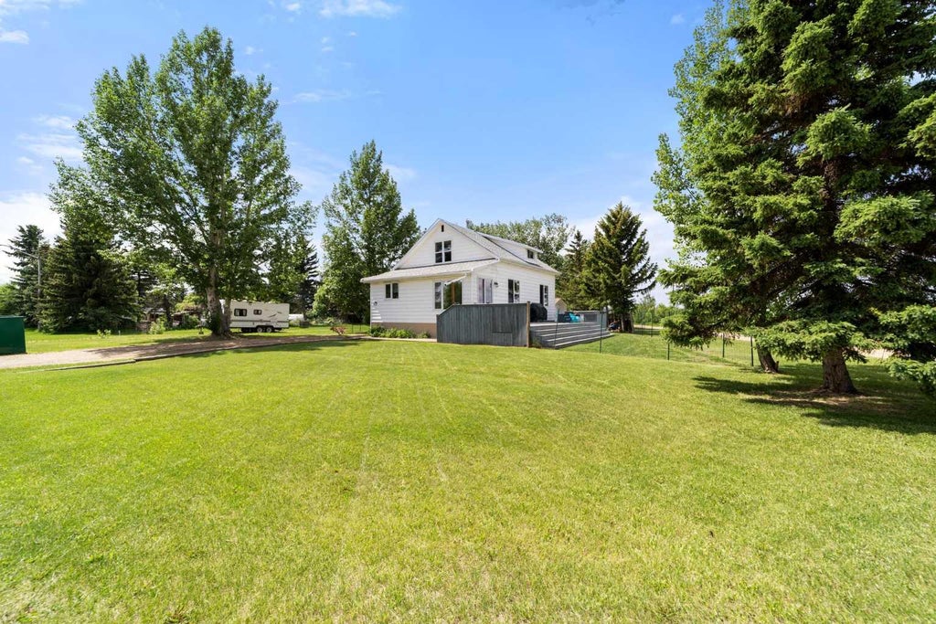 Photo of 417 Hanson Street, Bawlf, AB T0B 0J0 (MLS # A2323378)