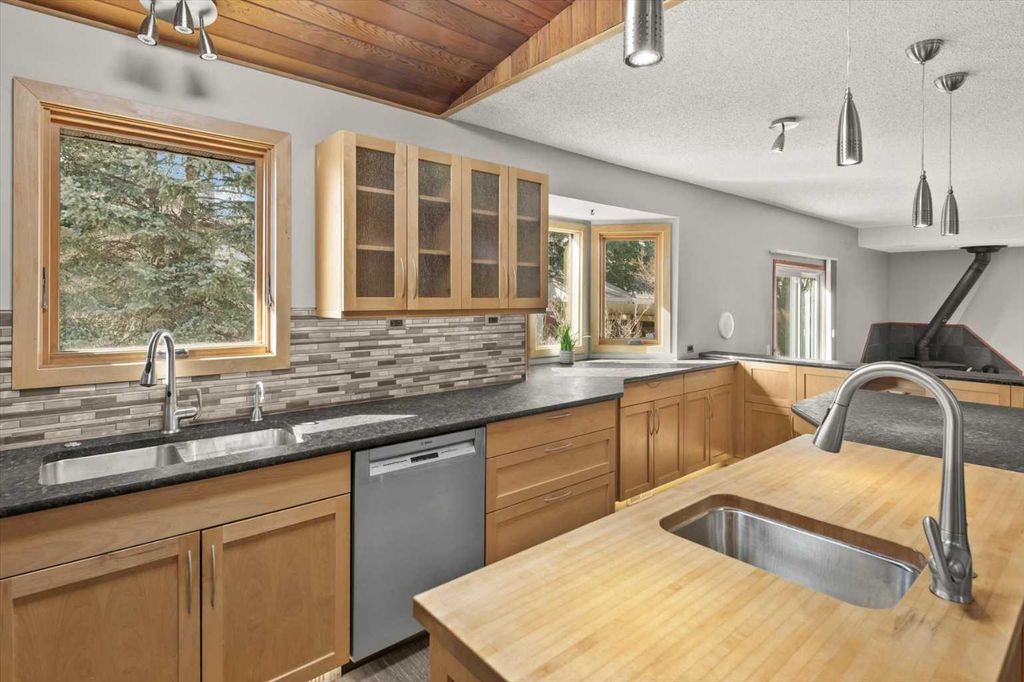 Photo of 244 Ranchridge Bay NW, Calgary, AB T3G 1V4 (MLS # A2296107)