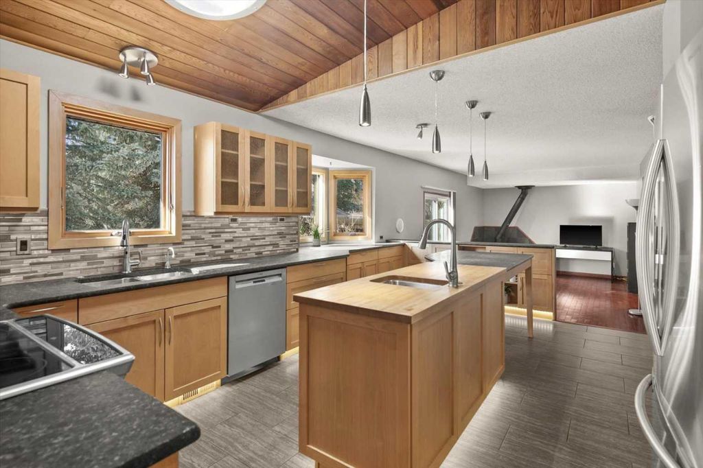 Photo of 244 Ranchridge Bay NW, Calgary, AB T3G 1V4 (MLS # A2296107)