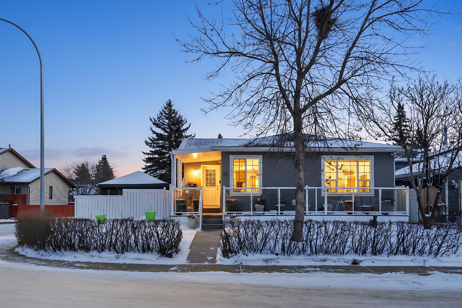 55 Castleglen Way NE