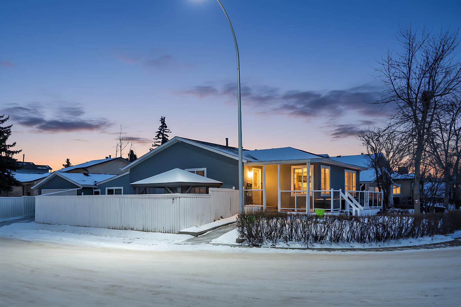 55 Castleglen Way NE