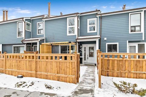 207 Grier Terrace NE 4 Calgary AB T2K 5Y7