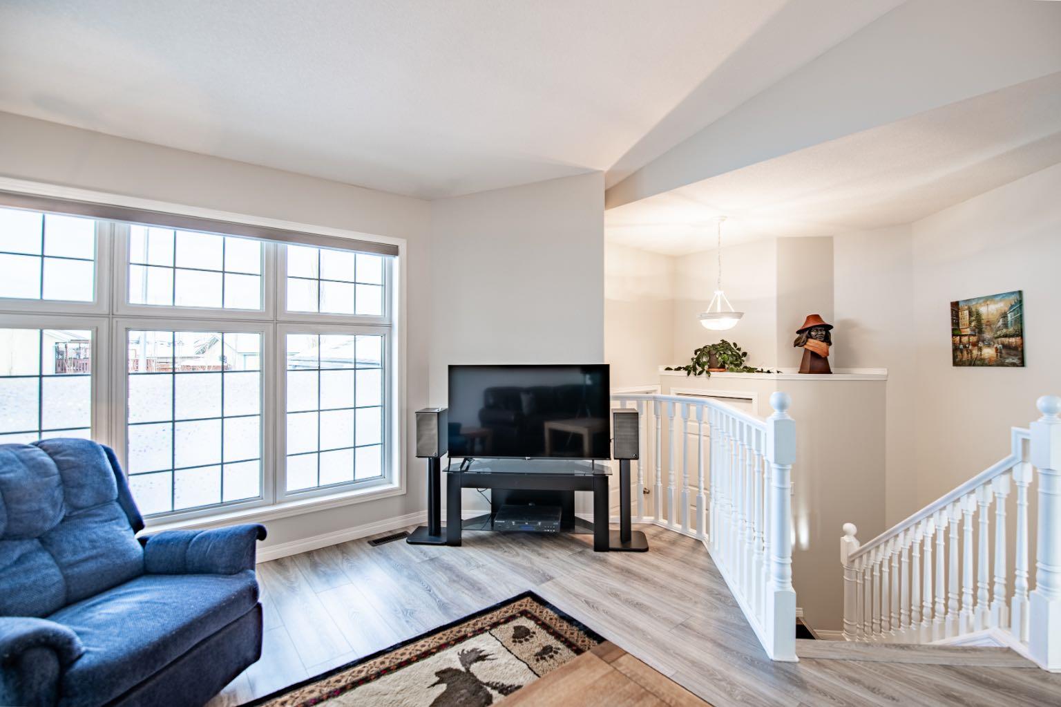 82 Westglen Boulevard