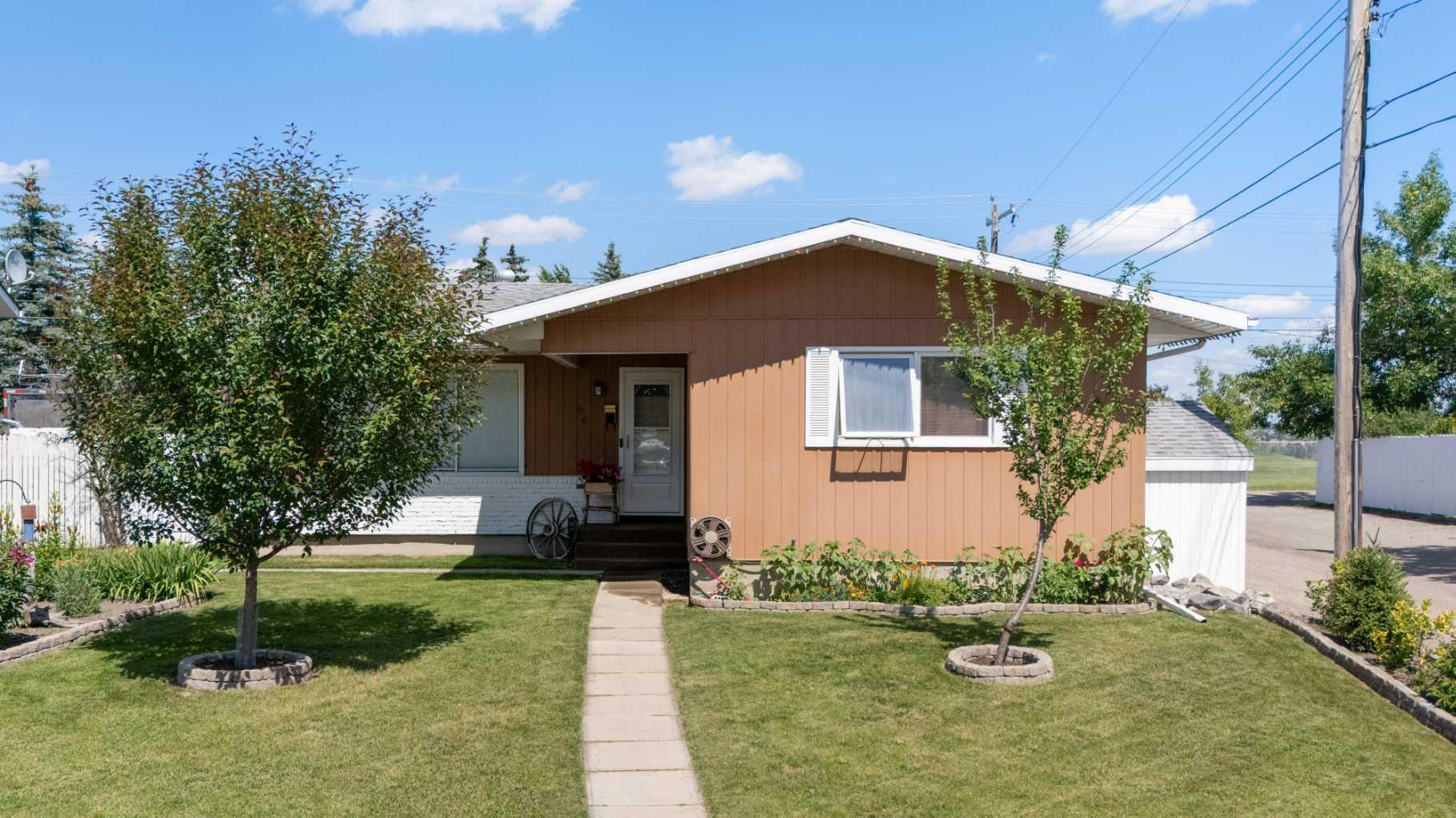 56 Maple Court Crescent SE
