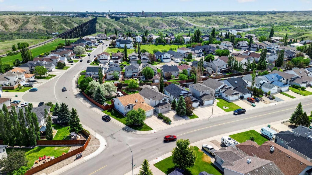 Photo of 382 Heritage Boulevard W, Lethbridge, AB T1K 7M5 (MLS # A2321851)