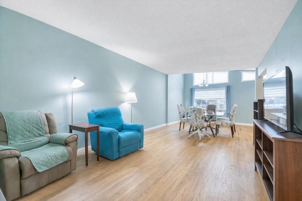 Photo of 712 Kingsmere Crescent SW, Calgary, AB T2V 2H7 (MLS # A2291999)