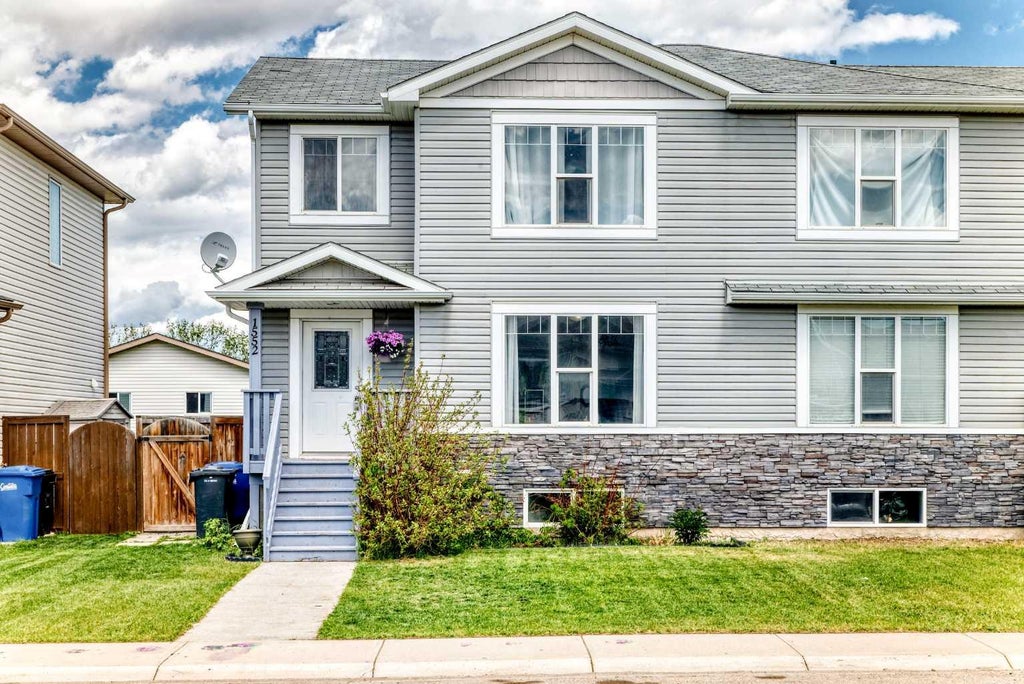 Photo of 1552 Mcalpine Street, Carstairs, AB T0M 0N0 (MLS # A2318870)