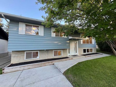 12 Oakbury Place SW Calgary AB T2V 4A2