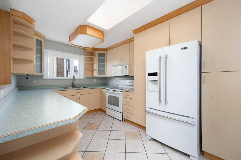 Photo of 122 Maclaren Bay, Fort McMurray, AB T9K 1P3 (MLS # A2287201)