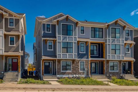 Photo of 382 Alpine Avenue SW, Calgary, AB T2Y 0S1 (MLS # A2304137)