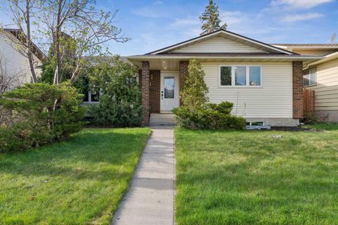 Photo of 6751 34 Avenue NE, Calgary, AB T1Y 4M1 (MLS # A2313148)