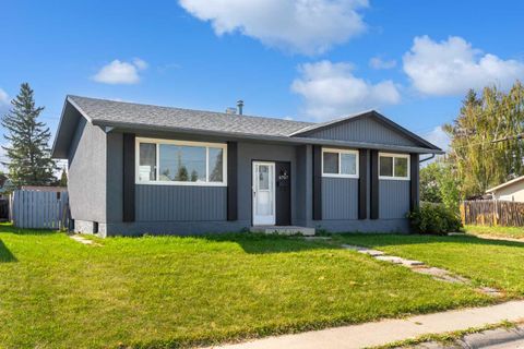 6707 3 Avenue SE Calgary AB T2A 3H5