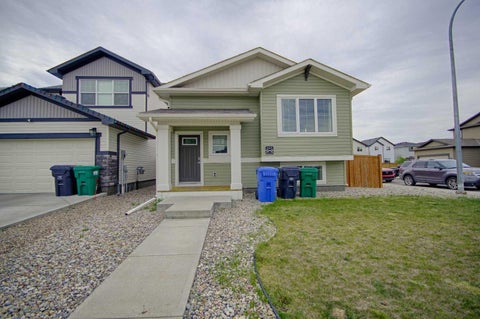 Photo of 643 Moonlight Lane W, Lethbridge, AB T1J 5M1 (MLS # A2313739)