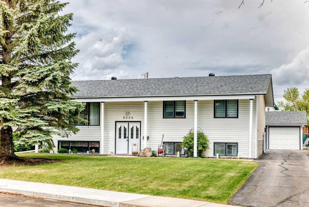 Photo of 6004 53 Ave Ave, Ponoka, AB T4J 1K7 (MLS # A2319188)