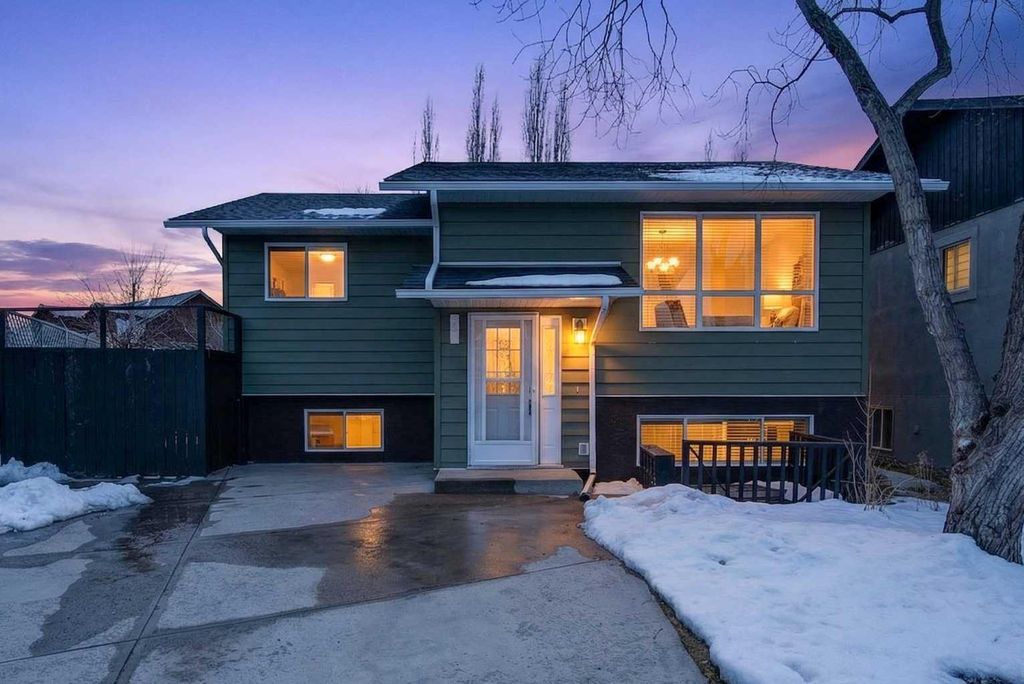 Photo of 32 Fallingworth Court NE, Calgary, AB T3J 1G4 (MLS # A2301348)