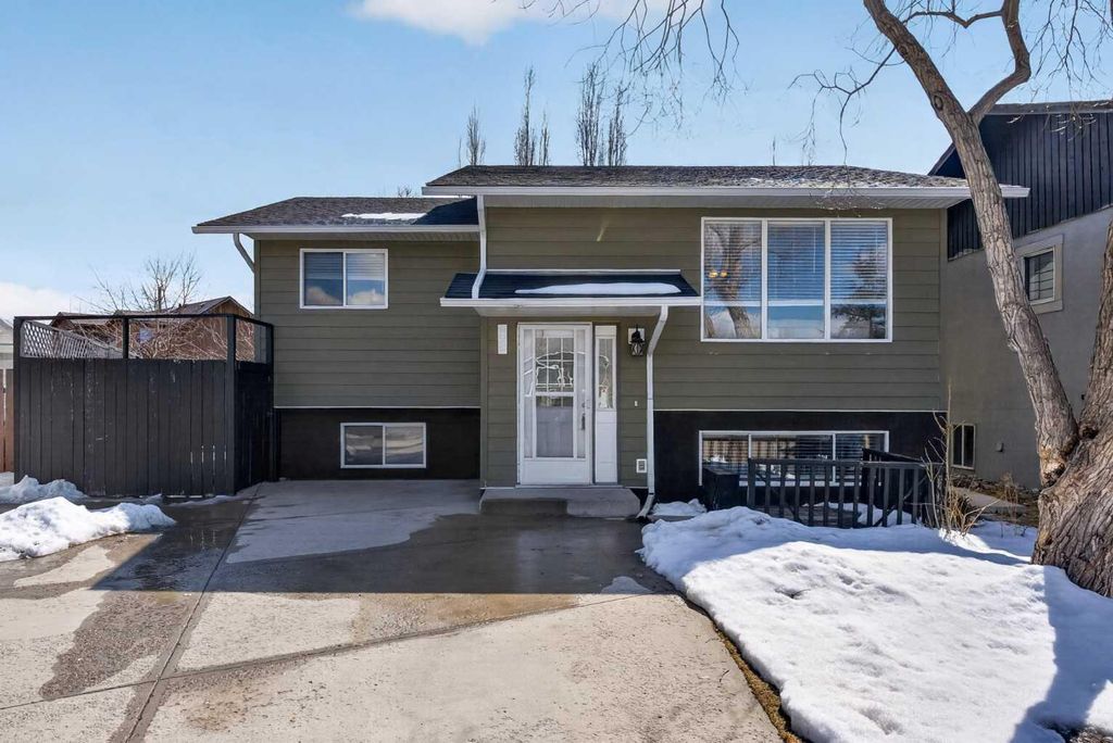 Photo of 32 Fallingworth Court NE, Calgary, AB T3J 1G4 (MLS # A2301348)