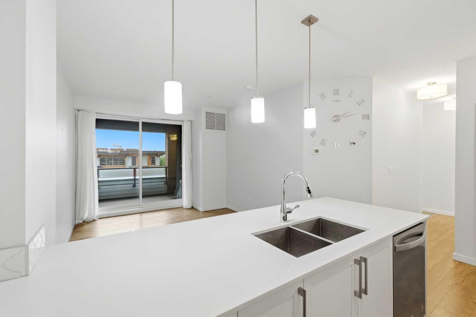 122 Mahogany Centre SE 212