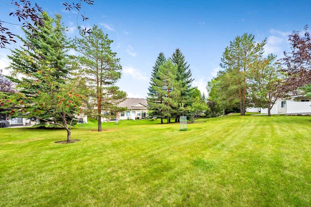 Photo of 197 Somervale Point SW, Calgary, AB T2Y 3K4 (MLS # A2344191)