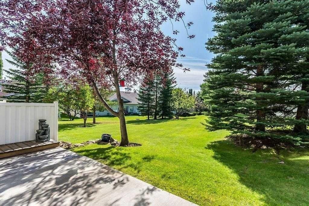 Photo of 197 Somervale Point SW, Calgary, AB T2Y 3K4 (MLS # A2344191)