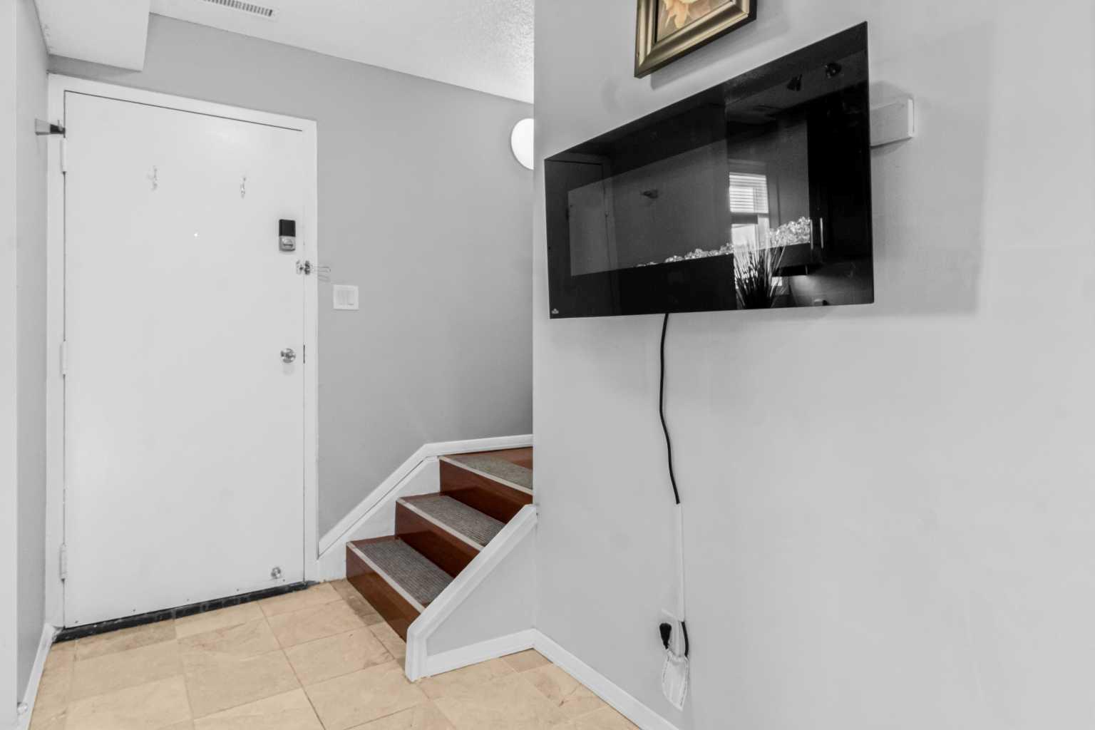 3726 Centre Street NE 8