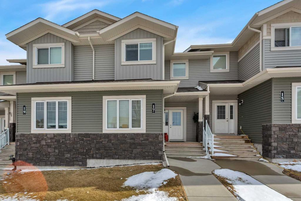Photo of 17 Crestview Boulevard, Sylvan Lake, AB T4S 0N4 (MLS # A2304326)