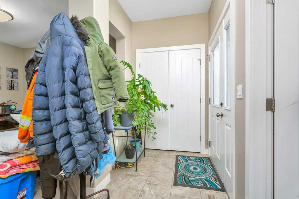 Photo of 17 Crestview Boulevard, Sylvan Lake, AB T4S 0N4 (MLS # A2304326)