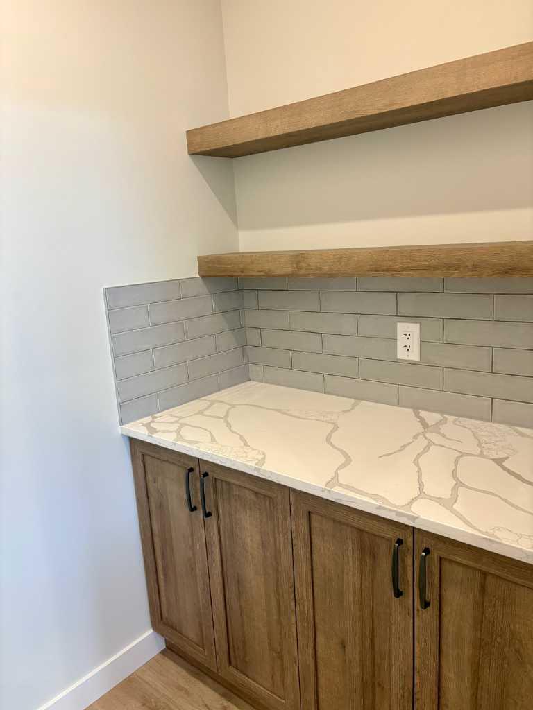 679 Anderson Close NW