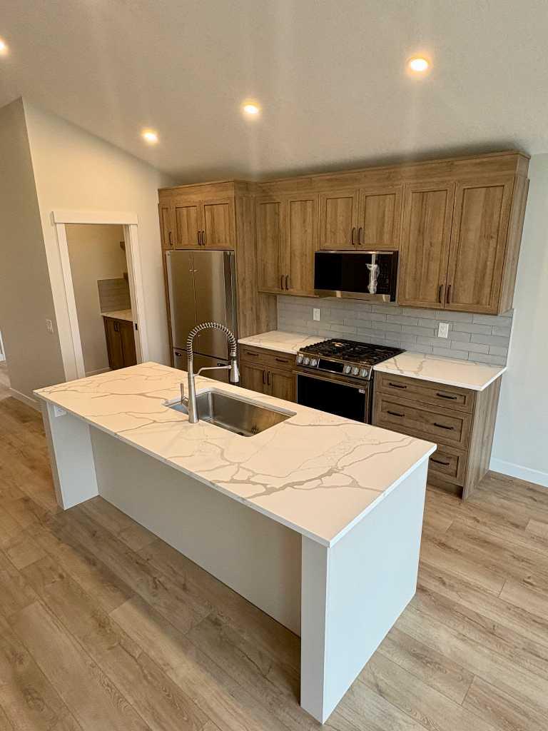 679 Anderson Close NW