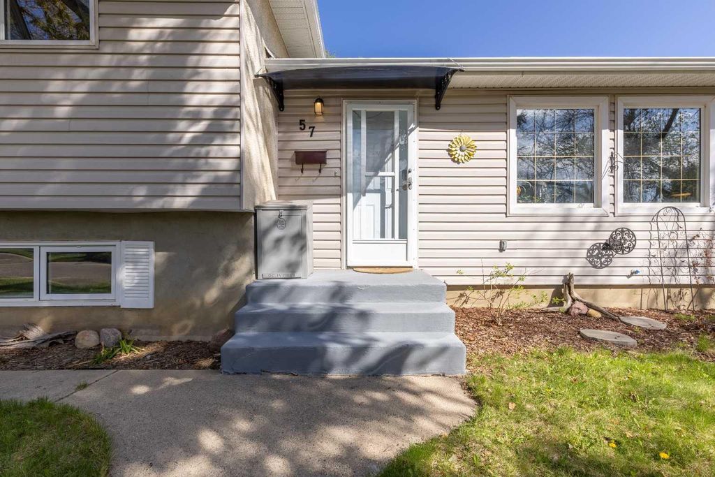 Photo of 57 Honeysuckle Road N, Lethbridge, AB T1H 4J7 (MLS # A2310146)