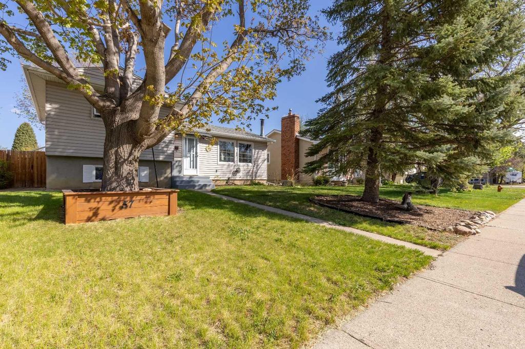 Photo of 57 Honeysuckle Road N, Lethbridge, AB T1H 4J7 (MLS # A2310146)